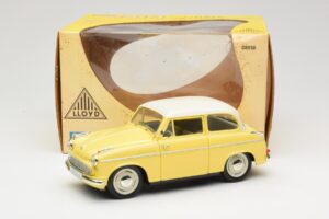 Lloyd Alexander TS Gelb Revell 1:18 08958 Druckguss — Bild 8 von 8