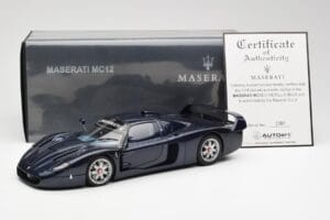 Maserati MC12 Road Car Blau Metallic AUTOart 1:18 75802 Druckguss — Bild 8 von 8