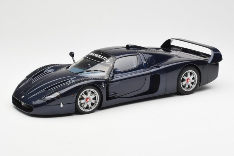 Maserati MC12 Road Car Blau Metallic AUTOart 1:18 75802 Druckguss