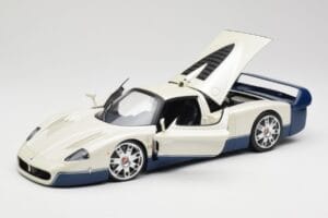 Maserati MC12 Weiß Blau Hot Wheels 1:18 G7158 Druckguss — Bild 2 von 8