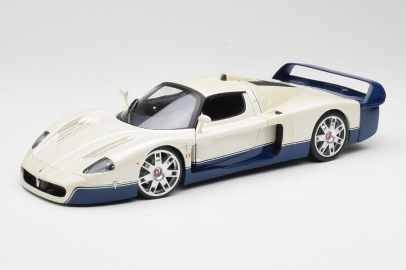 Maserati MC12 Weiß Blau Hot Wheels 1:18 G7158 Druckguss