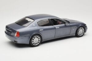Maserati Quattroporte Blue Metallic Hot Wheels 1:18 B7003 Druckguss — Bild 3 von 8