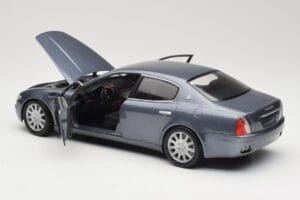Maserati Quattroporte Blue Metallic Hot Wheels 1:18 B7003 Druckguss — Bild 5 von 8