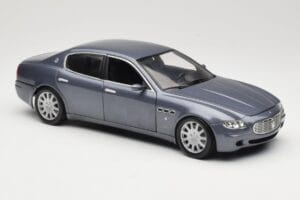 Maserati Quattroporte Blue Metallic Hot Wheels 1:18 B7003 Druckguss — Bild 6 von 8