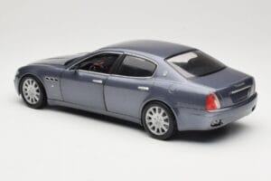 Maserati Quattroporte Blue Metallic Hot Wheels 1:18 B7003 Druckguss — Bild 7 von 8