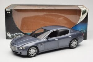 Maserati Quattroporte Blue Metallic Hot Wheels 1:18 B7003 Druckguss — Bild 8 von 8