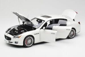 Maserati Quattroporte VI GTS Alpine Weiß AUTOart 1:18 75808 Druckguss — Bild 2 von 8