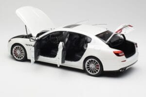 Maserati Quattroporte VI GTS Alpine Weiß AUTOart 1:18 75808 Druckguss — Bild 5 von 8
