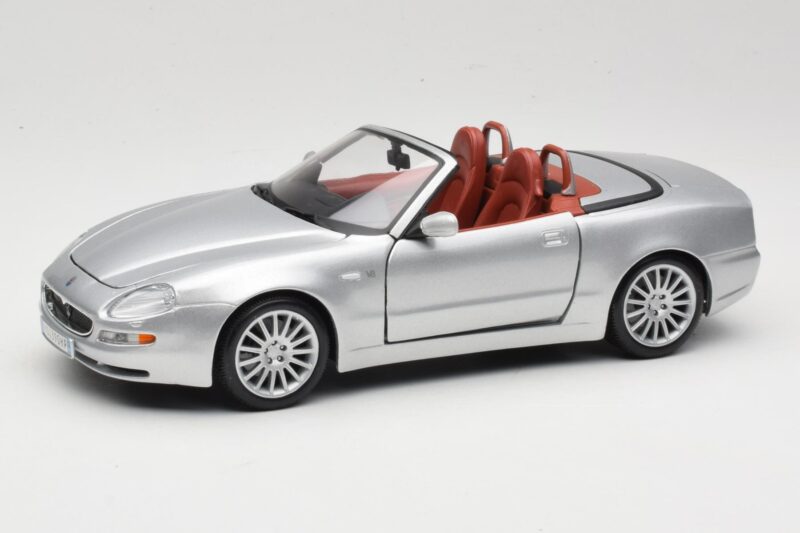 Maserati Spyder Silber Maisto 1:18 31667 Druckguss