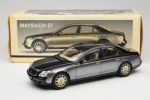 Maybach 57 SWB Caspian Black Himalayas Grey AUTOart 1:18 76151 Druckguss — Bild 9 von 9
