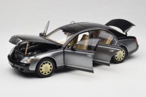 Maybach 57 SWB Caspian Black Himalayas Grey AUTOart 1:18 76151 Druckguss — Bild 2 von 9