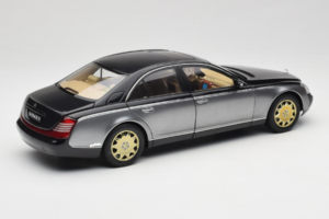 Maybach 57 SWB Caspian Black Himalayas Grey AUTOart 1:18 76151 Druckguss — Bild 3 von 9