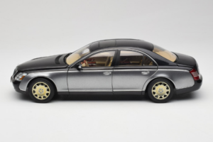 Maybach 57 SWB Caspian Black Himalayas Grey AUTOart 1:18 76151 Druckguss — Bild 4 von 9