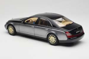 Maybach 57 SWB Caspian Black Himalayas Grey AUTOart 1:18 76151 Druckguss — Bild 7 von 9