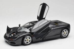 McLaren F1 Carbon Schwarz Metallic Minichamps 1:18 530133420 Druckguss — Bild 2 von 8