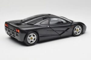 McLaren F1 Carbon Schwarz Metallic Minichamps 1:18 530133420 Druckguss — Bild 3 von 8