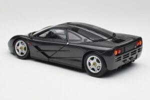 McLaren F1 Carbon Schwarz Metallic Minichamps 1:18 530133420 Druckguss — Bild 7 von 8
