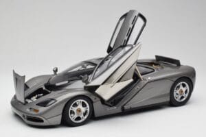 McLaren F1 Dark Silver Minichamps 1:12 530133124 Druckguss — Bild 2 von 8
