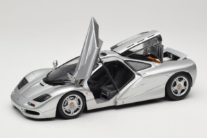 McLaren F1 Silber UT Models 1:18 530133180-R1 Druckguss — Bild 2 von 8