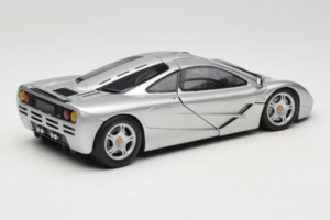 McLaren F1 Silber UT Models 1:18 530133180-R1 Druckguss — Bild 3 von 8