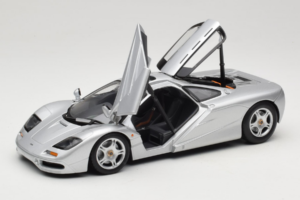 McLaren F1 Silber UT Models 1:18 530133180 Druckguss — Bild 2 von 8