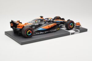 McLaren MCL60 #81 O. Piastri F1 2023 Minichamps 1:18 537231881 Druckguss — Bild 3 von 6