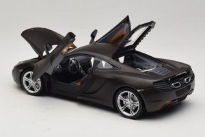 McLaren MP4-12C Matt Black Minichamps 1:18 110133021 Druckguss — Bild 5 von 8