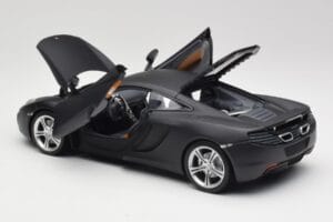 McLaren MP4-12C Matt Satellite Grau Minichamps 1:18 110133024 Druckguss — Bild 5 von 8