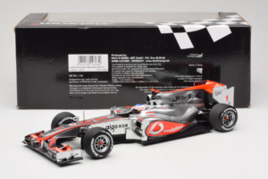 McLaren MP4-25 Mercedes #1 J. Button Vodafone McLaren Showcar F1 2010 Minichamps 1:18 530101801 Druckguss — Bild 6 von 7