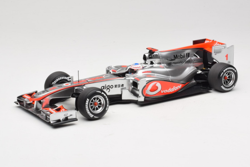 McLaren MP4-25 Mercedes #1 J. Button Vodafone McLaren Showcar F1 2010 Minichamps 1:18 530101801 Druckguss