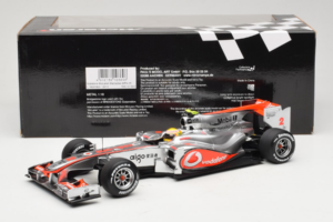 McLaren MP4-25 Mercedes #2 L. Hamilton Vodafone McLaren F1 2010 Minichamps 1:18 530101802 Druckguss — Bild 6 von 7