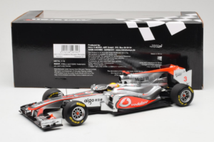McLaren MP4-26 Mercedes #3 L. Hamilton Vodafone McLaren Showcar F1 2011 Minichamps 1:18 530111873 Druckguss — Bild 6 von 7