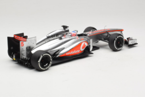 McLaren MP4-28 Mercedes #5 J. Button Vodafone McLaren F1 2013 Minichamps 1:18 530131805 Druckguss — Bild 2 von 7