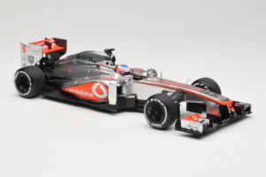 McLaren MP4-28 Mercedes #5 J. Button Vodafone McLaren F1 2013 Minichamps 1:18 530131805 Druckguss — Bild 4 von 7