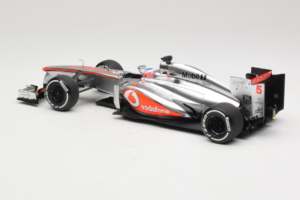 McLaren MP4-28 Mercedes #5 J. Button Vodafone McLaren F1 2013 Minichamps 1:18 530131805 Druckguss — Bild 5 von 7