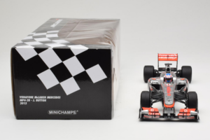 McLaren MP4-28 Mercedes #5 J. Button Vodafone McLaren F1 2013 Minichamps 1:18 530131805 Druckguss — Bild 7 von 7