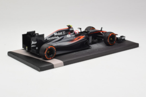 McLaren MP4-30 Honda #22 J. Button McLaren Honda F1 Team Spanish Grand Prix 2015 Minichamps 1:18 537151122 Druckguss — Bild 3 von 7