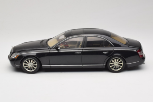 Maybach 57S Schwarz AUTOart 1:18 76156 Druckguss — Bild 4 von 7