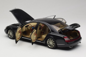 Maybach 57S Schwarz AUTOart 1:18 76156 Druckguss — Bild 5 von 7