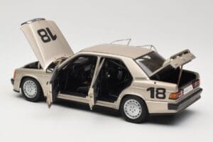 Mercedes 190E 2.3-16 W201 #1 N. Lauda Race of Champions Nurburgring 1984 AUTOart 1:18 88431 Druckguss — Bild 5 von 8