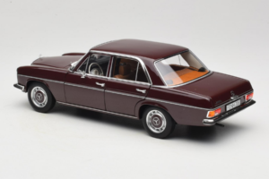Mercedes 200 W115 Dunkel Rotbraun Norev 1:18 183778 Druckguss — Bild 7 von 8