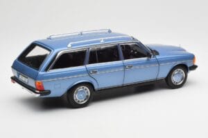 Mercedes 200 S123 T-Modell Diamond Blau Händler Edition Norev 1:18 B66040671 Druckguss — Bild 3 von 8