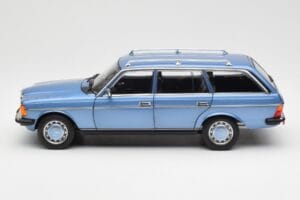 Mercedes 200 S123 T-Modell Diamond Blau Händler Edition Norev 1:18 B66040671 Druckguss — Bild 4 von 8