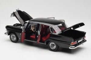 Mercedes 200 W110 Schwarz Norev 1:18 183574 Druckguss — Bild 5 von 8