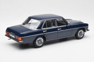 Mercedes 200 W114 Midnight Blau Händler Edition Norev 1:18 B66040694 Druckguss — Bild 3 von 8