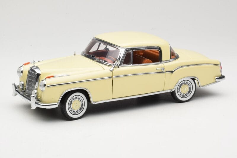 Mercedes 220 SE W128 Coupe Beige Sun Star 1:18 3562 Druckguss