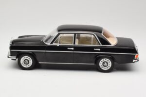 Mercedes 220D W115 Schwarz MCG 1:18 MCG18117 Druckguss — Bild 3 von 6