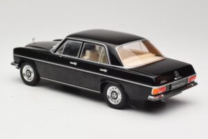 Mercedes 220D W115 Schwarz MCG 1:18 MCG18117 Druckguss — Bild 5 von 6