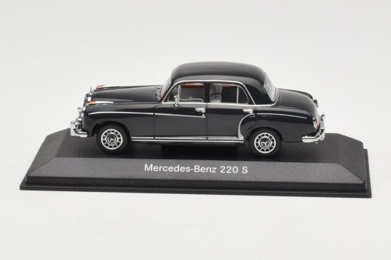 Mercedes 220S W180 Hellgrau Minichamps 1:43 B66040534 Druckguss