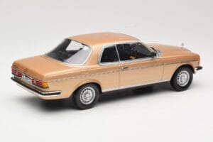 Mercedes 280 CE C123 Gold Norev 1:18 183587 Druckguss — Bild 2 von 6
